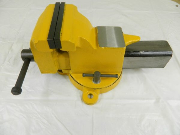 YOST VISES Bench & Pipe Combination Vise: 4″ Jaw Width & Opening 904-HV