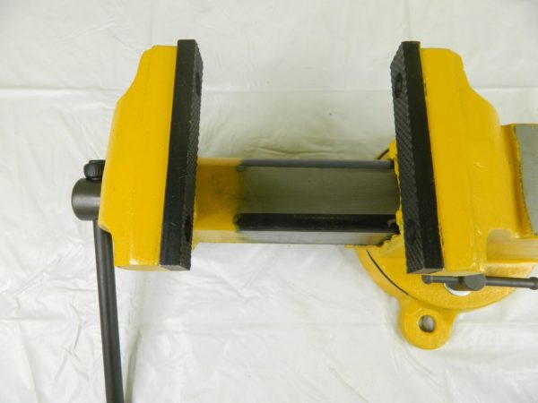 YOST VISES Bench & Pipe Combination Vise: 4″ Jaw Width & Opening 904-HV