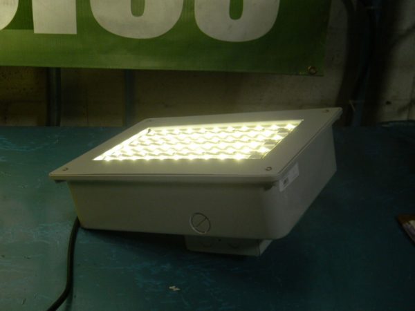 Cooper Lighting Heavy-Duty LED Light Fixture 80W 120-277v VPL-A03-LED-E1-GL3