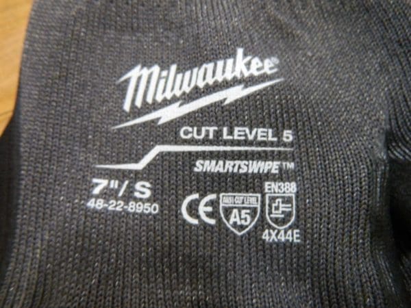 Milwaukee Large Gray Nitrile Level 5 Cut Resistant Dipped Work