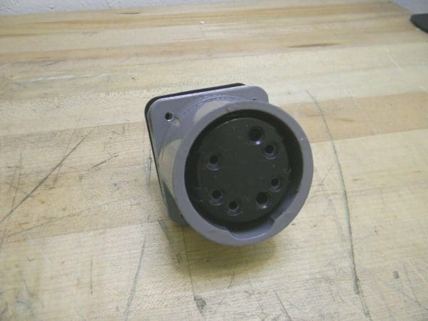 Russell Stoll Control Circuit Female Connector 600VAC 250VDC 6P 7W 20A SKC7G