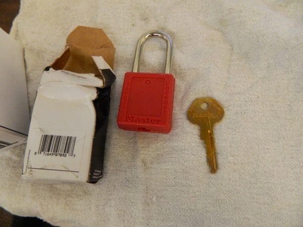 MASTER LOCK Lockout Padlock: Keyed Different qty 6 damaged boxes 410RED
