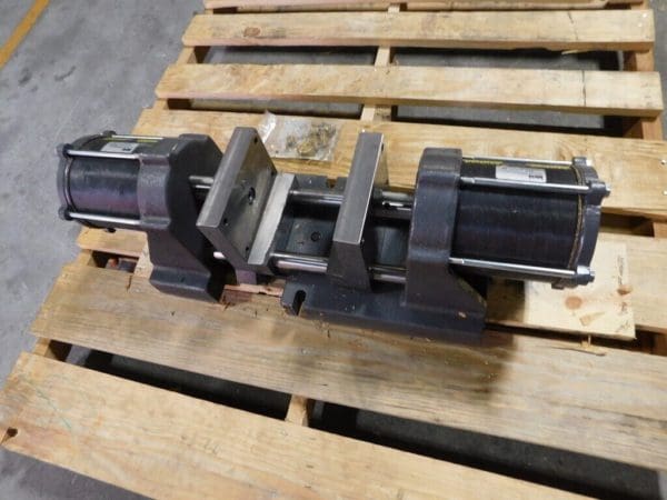 HEINRICH Air Vise Self-Centering: 6″Jaw Width 8-3/4″Max Jaw Opening DA-6600-SC