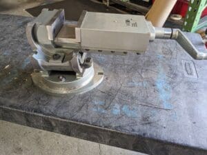 WILTON Machine Vise: 6″ Jaw Width 6″ Jaw Opening 3 axis DAMAGED 11804