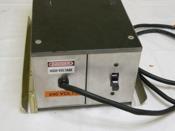 Industrial Magnetics Demagnetizer 12″ L x 6-1/4″ W x 4-3/4″ H DSC424-240 REPAIR