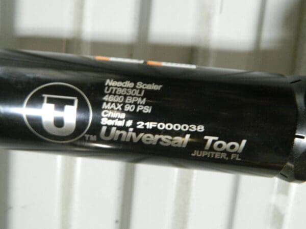 UNIVERSAL TOOL Pneumatic Scaling Hammer 4,600 BPM 1-1/8" Long Stroke UT8630LI