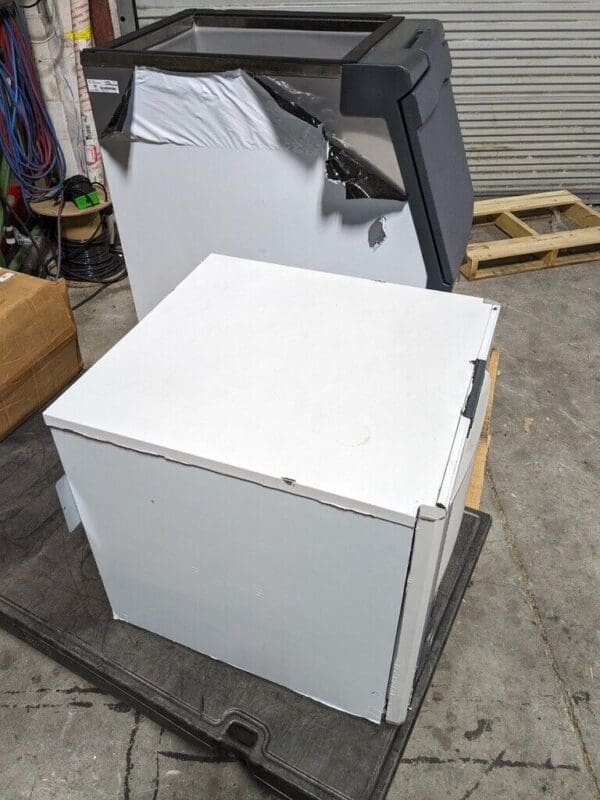 SCOTSMAN Ice Maker & Bin: Half Dice Cube Type 300lb. per day MC0322SA-1 & B322S