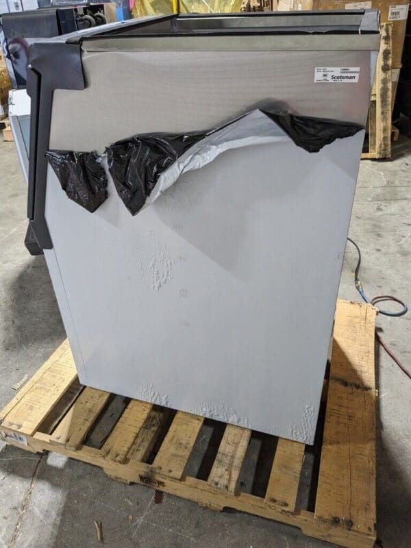 SCOTSMAN Ice Maker & Bin: Half Dice Cube Type 300lb. per day MC0322SA-1 & B322S
