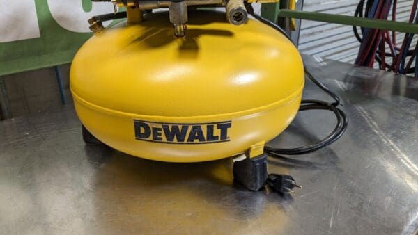 DeWalt Heavy Duty Pancake Compressor 165 max PSI 6.0 gallon tank DWFP55126
