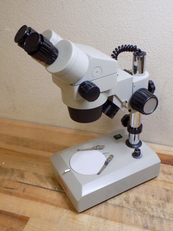 SPI Deluxe Stereo Microscope 6.5x - 45x Mag. Binocular Lens 12-504-7 Broken Lamp