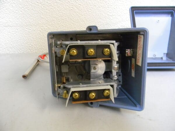 United Electric Remote Temperature Switch - 350 to 600º F 8BS