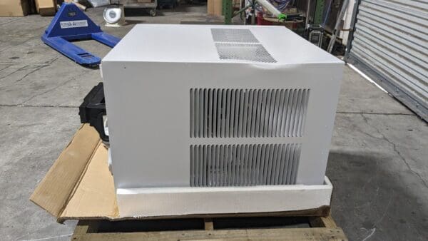 FRIEDRICH Window w/ Electric Heat Air Conditioner 20k BTU 230V KEM18A34A Damage