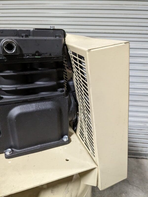 Ingersoll Rand 60 Gallon Vertical Air Compressor 3 HP 230v 1 Ph SS3L3 Damaged