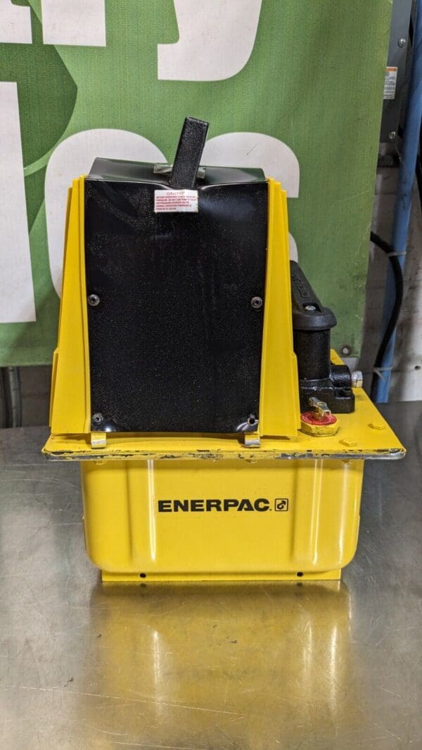ENERPAC Air-Hydraulic Pump 10k psi Single Acting 2 Position & 3-Way Valve Damage