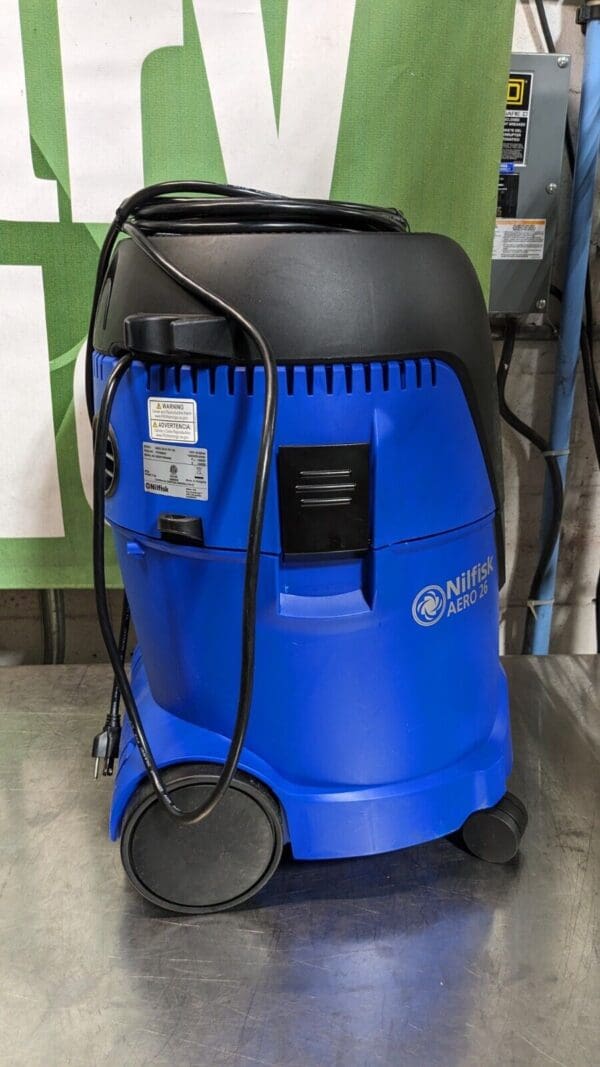 NILFISK Wet/Dry Vacuum: Electric 6.0 gal 8.3 Amp Washable 107406622