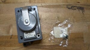 Russellstoll Receptacle 3744-RS 10/15A 125/250/600V 3W 4P New Surplus