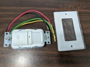 HUBBELL Motion Sensing Wall Switch WS2000W