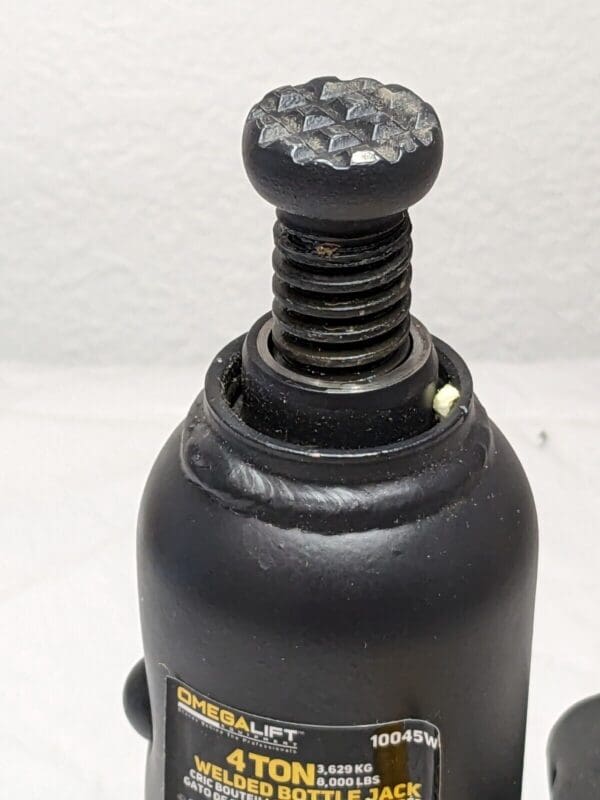 OMEGA LIFT EQUIPMENT 4 Ton Capacity Hydraulic Bottle Jack 10045W USED