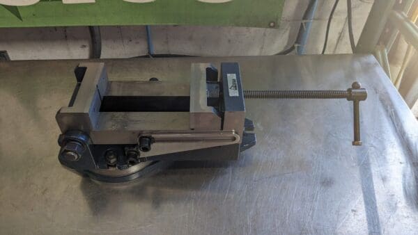 GIBRALTAR Machine Vise 6" Width 6" Open 90º Angle Swivel Base 2" Jaw Height