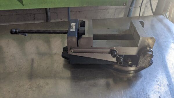 GIBRALTAR Machine Vise 6" Width 6" Open 90º Angle Swivel Base 2" Jaw Height