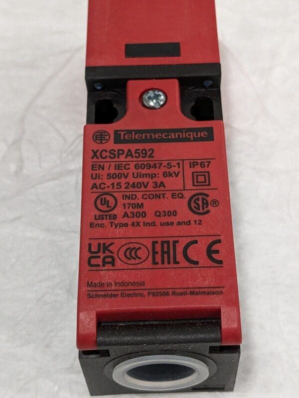 Telemecanique Plastic Key Safety Limit Switch NO/NC Configuration XCSPA592