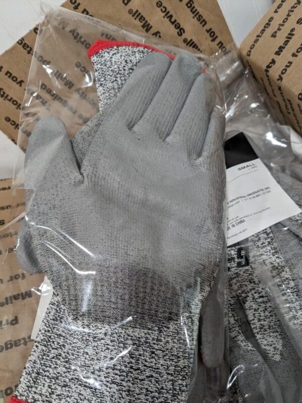 PIP Cut-Resistant Gloves: Size Small, ANSI Cut A3 Qty 9 Pairs 16-530/S