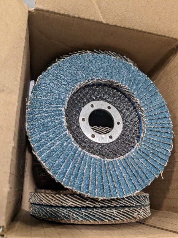3M 4-1/2" x 7/8" 40 Grit 566A T27 Flap Disc Pack of 10 7000148170