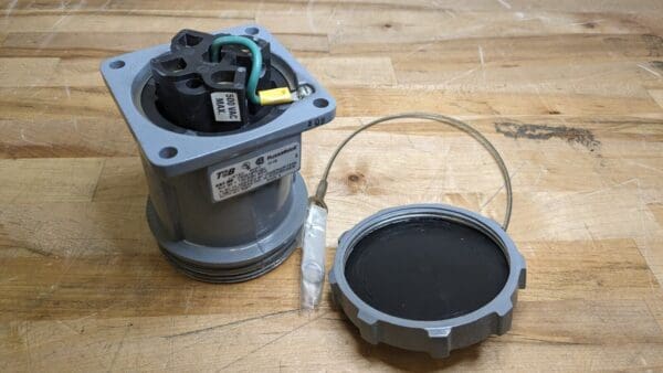 T&B Russelstoll DS3516FRAB Hazardous Locaction Plug Receptacle GN JB RCP